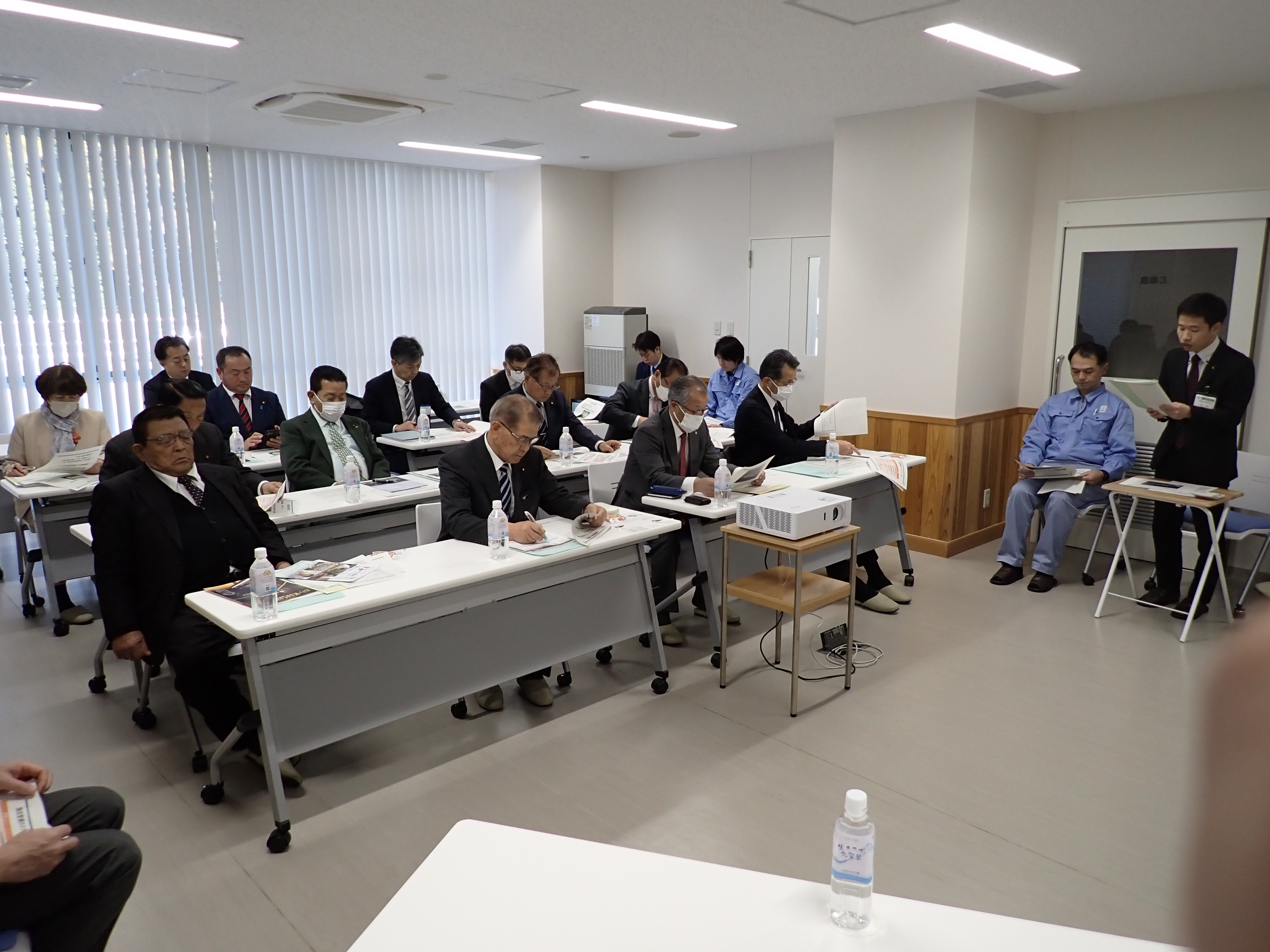 施設概要説明の様子
