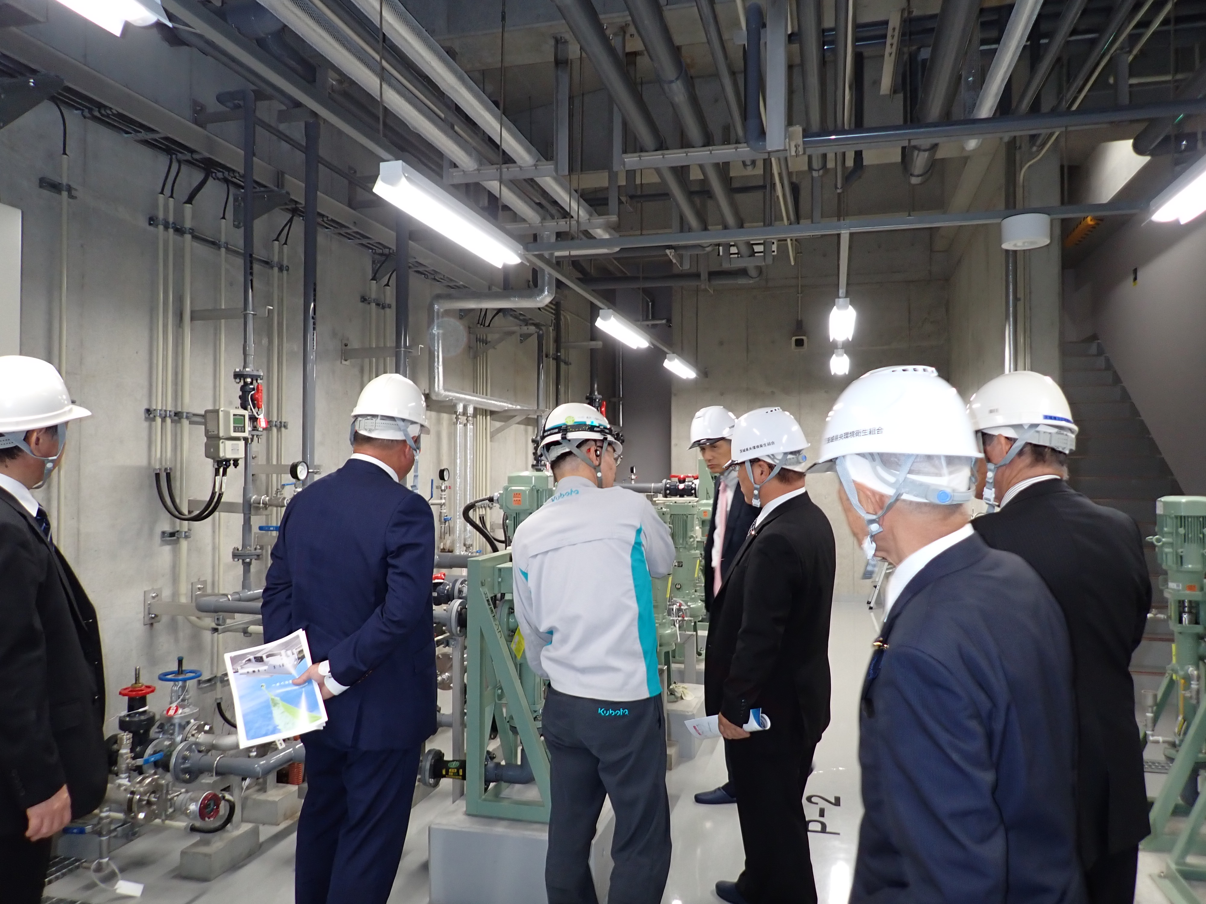 施設内見学の様子 施設内見学の様子